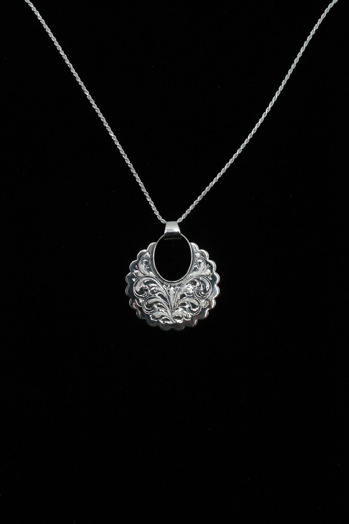 The Clara Scallop Bloom Necklace