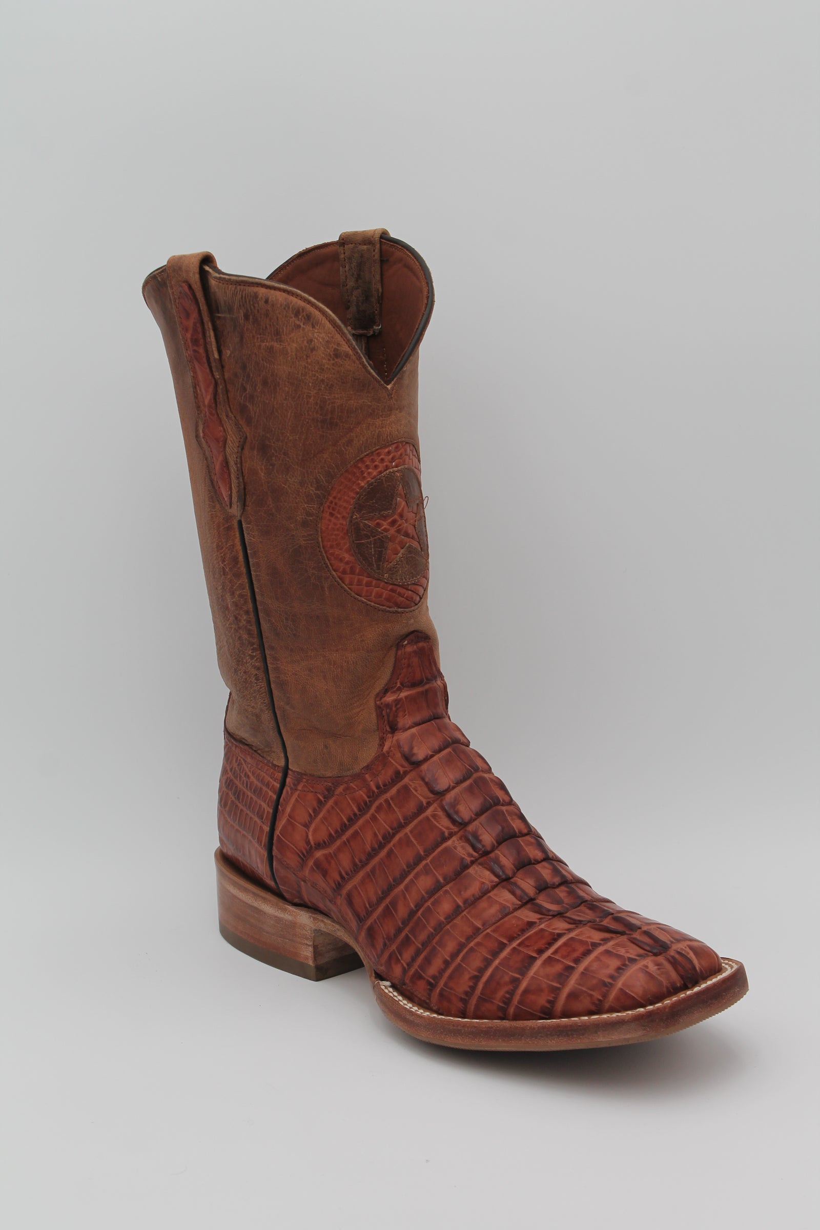 Black Jack Caiman Hornback 10.5D