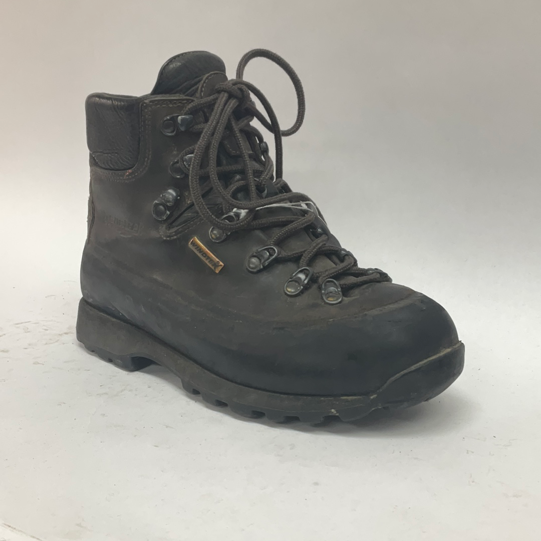 Used hiking 2025 boots near me